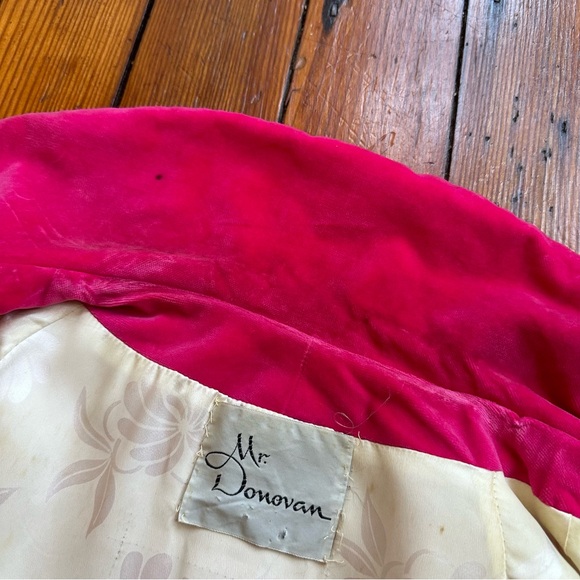 Vintage 1970s Mr. Donovan hot pink velvet coat - Picture 9 of 10